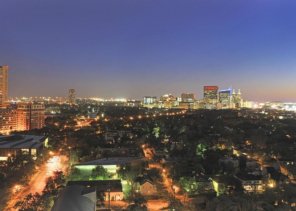 5000 Montrose PH19C - South View From Living/Dining Balcony