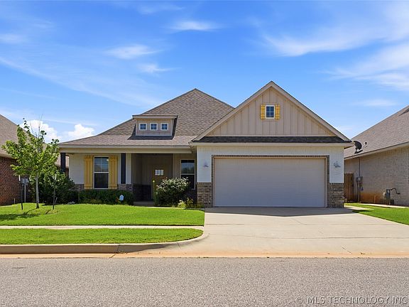 2nd image of 2912 Wild Rose Ln