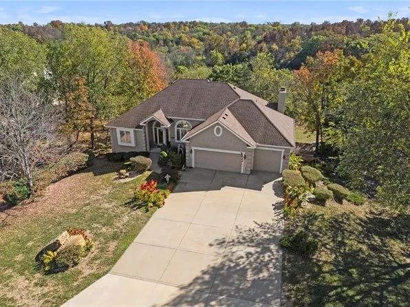 14733 Timber Ln, Bonner Springs, KS 66012