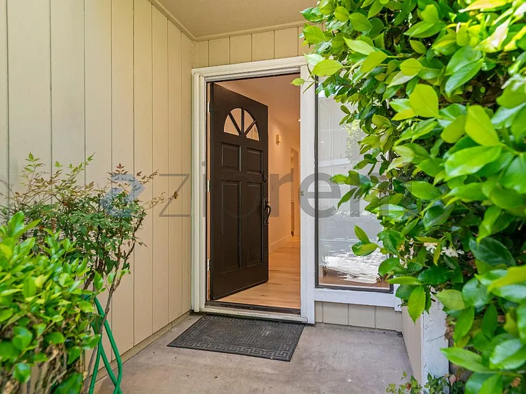 223 Saratoga Ave — Photo 3