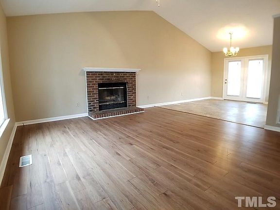 2nd image of 900 Glenrose Dr