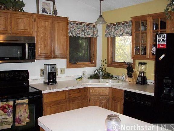 3rd image of 4684 Hamlet Ave N