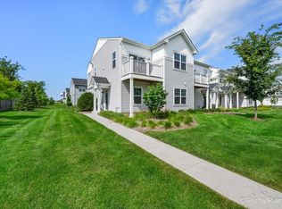 466 Comstock Rd, South Elgin, IL 60177