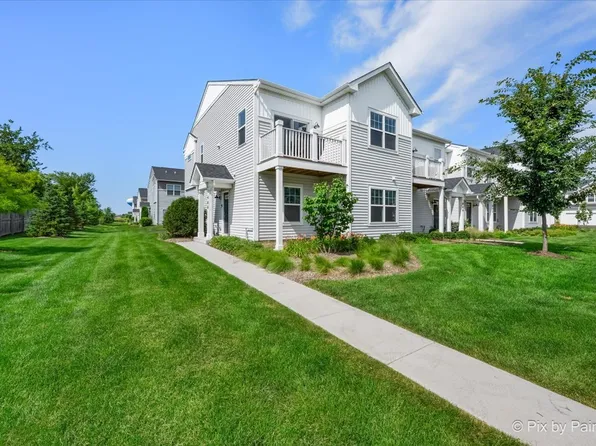 466 Comstock Rd, South Elgin, IL 60177