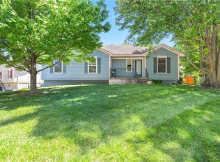 1401 NE Bronze Dr, Lees Summit, MO 64086