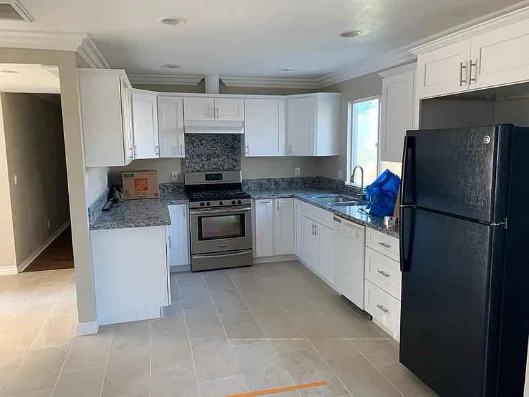 2478 Cambridge Ave — Photo 6