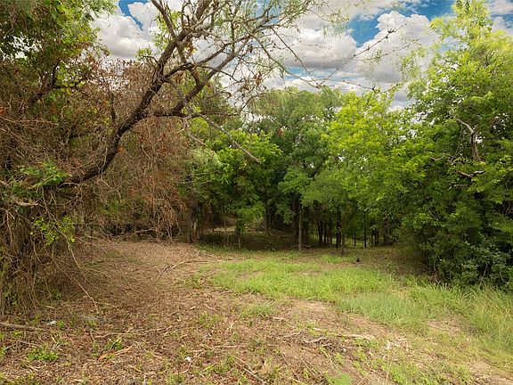 3rd image of Lanai Cir