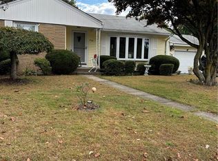 956 Oaklawn Ave, Cranston, RI 02920