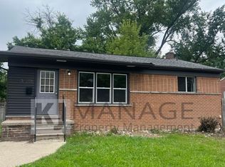 31256 Pierce St, Garden City, MI 48135