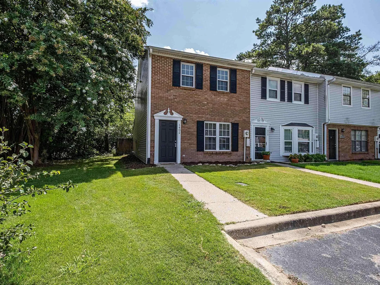 2 bed, 1.5 bath, 1235 sqft, $1,450 — Photo 3