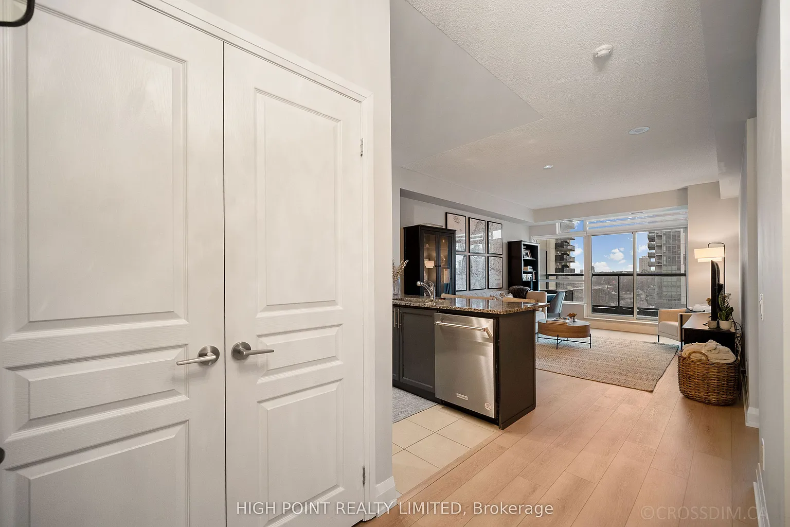 1 Hurontario St #610 photo 1