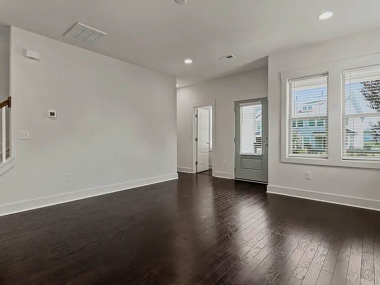 6260 Taylor Rd — Photo 5