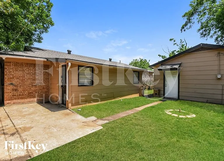 244 E Malone Ave — Photo 15