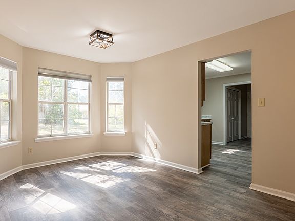 5th image of 240 Parkview Cir