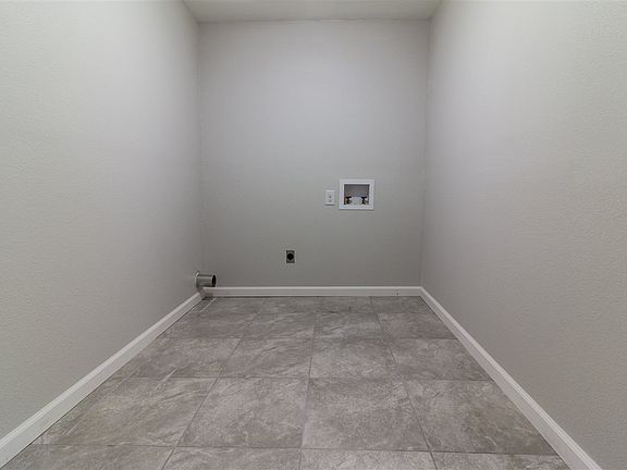 4th image of 200 Greenbriar Dr