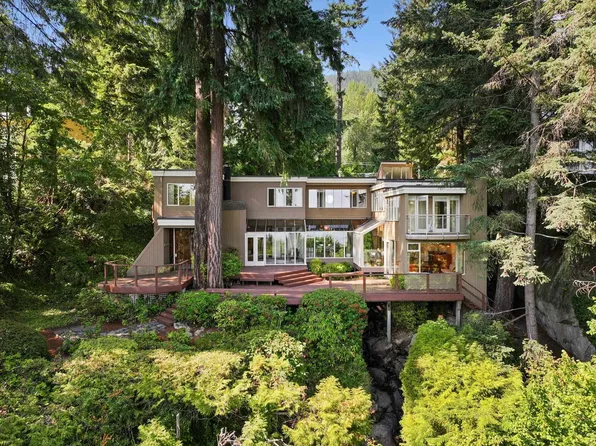 3664 Cedaridge Pl, West Vancouver, BC V7V 3H4