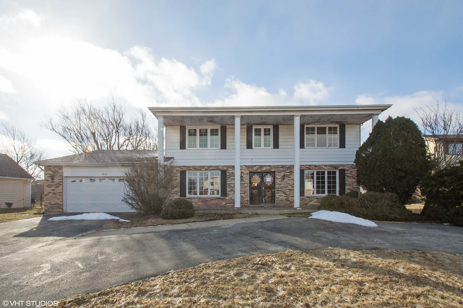 2916 Harolds Cres photo 1