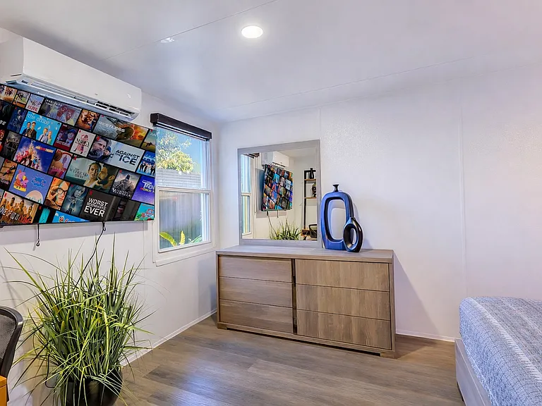 W 39th Pl — Photo 10