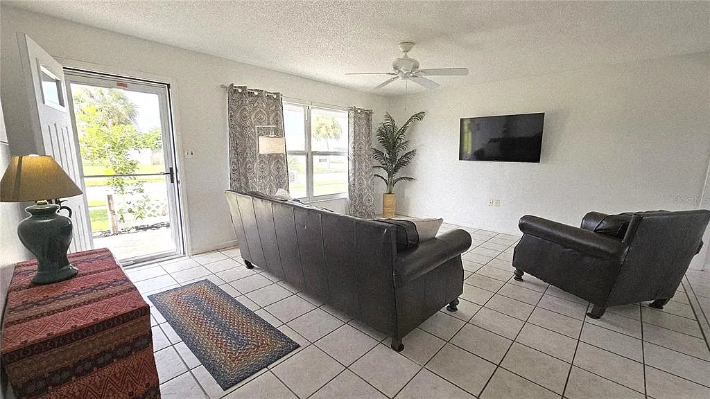 2 bed, 1.0 bath, 918 sqft, $2,800 — Photo 4