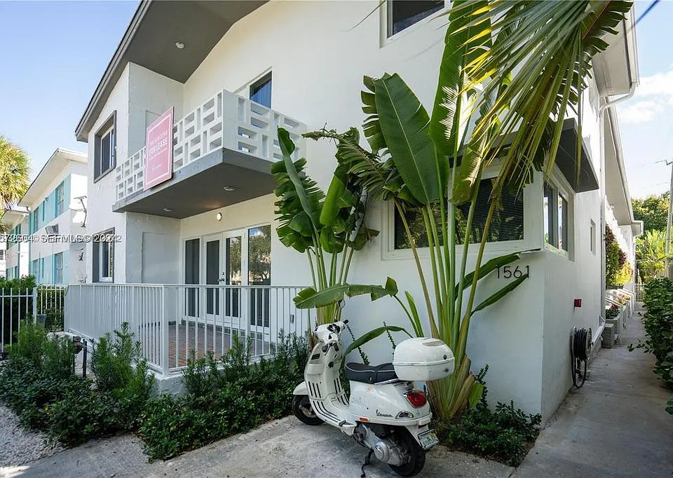 1561 Jefferson Ave #2