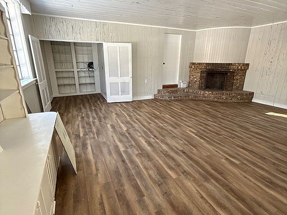 5th image of 1130 Warren St