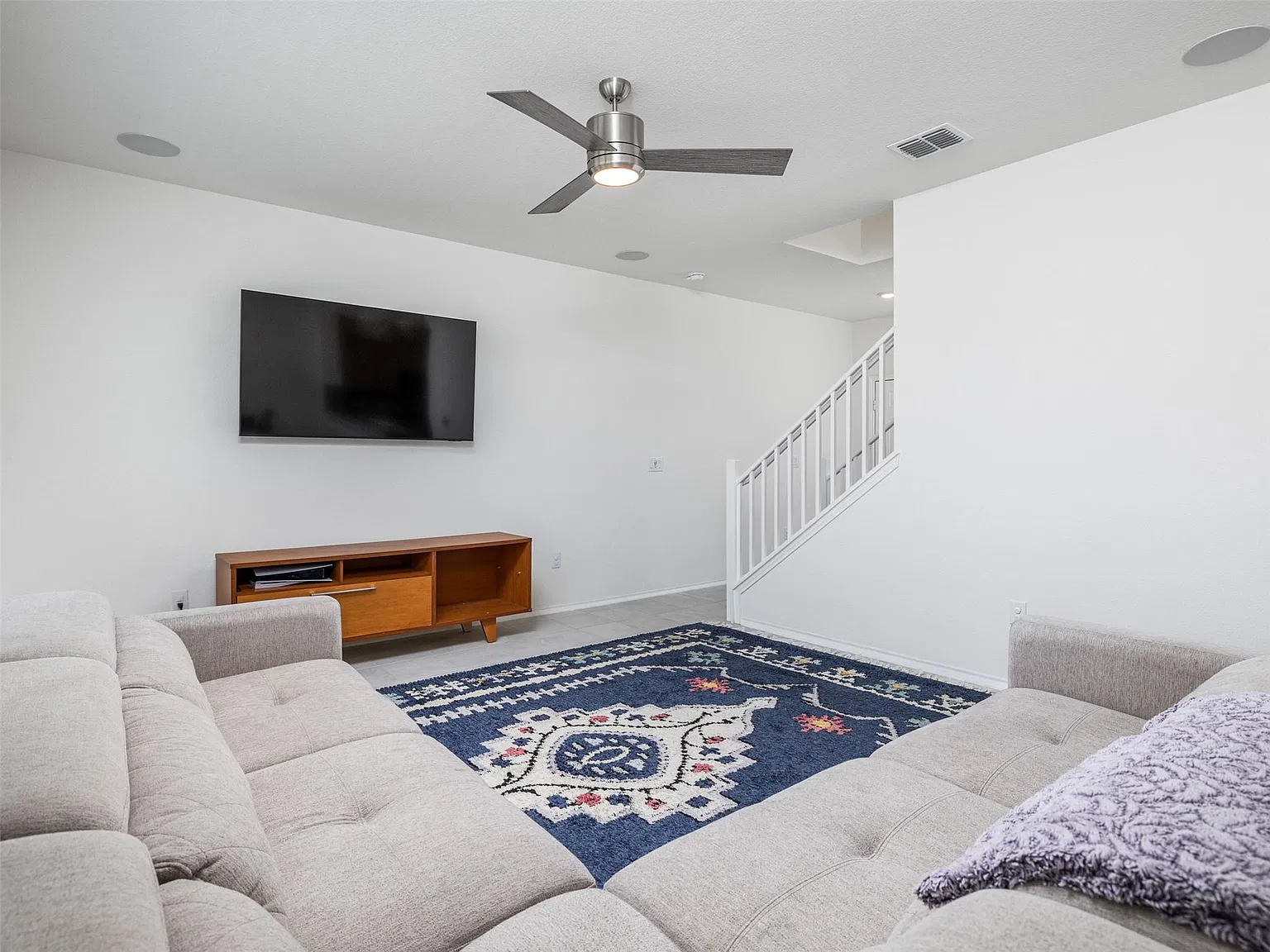 3 bed, 2.5 bath, 1782 sqft, $2,400 — Photo 3