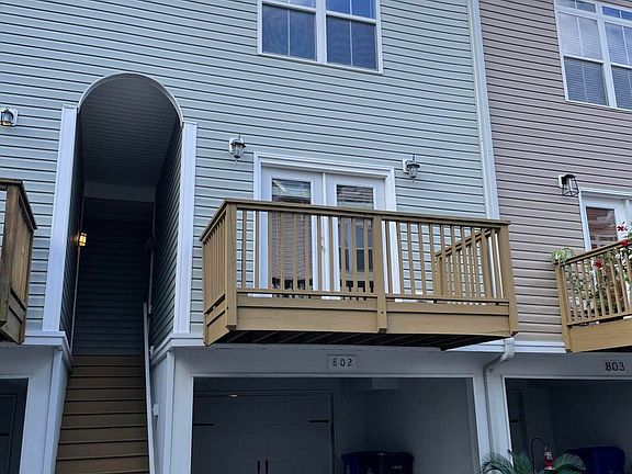 Balcony, Enclosed & Carport Garage tandem