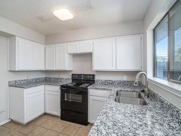 3301 Aurora St #B — Photo 7