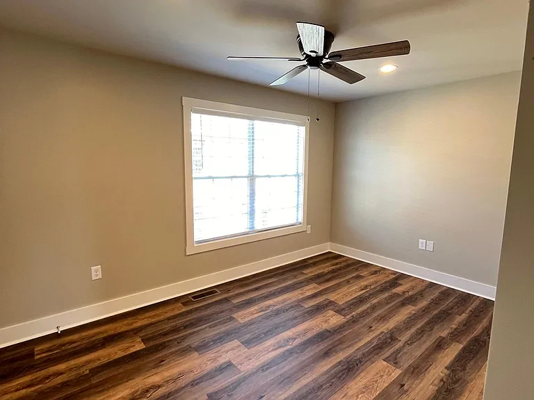 82 Saint James Ct — Photo 21