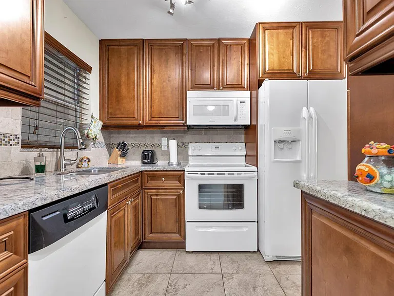 6850 Royal Palm Blvd #106G — Photo 4