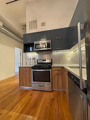 4th image of 358 Kosciuszko St APT 4