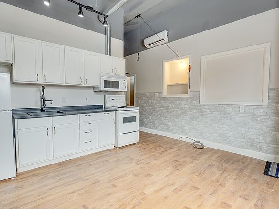 5th image of 2840 Whelpton St #1