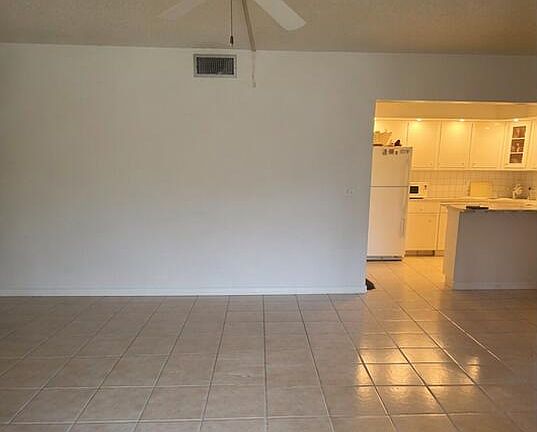5th image of 409 Pine Glen Lane #A-1