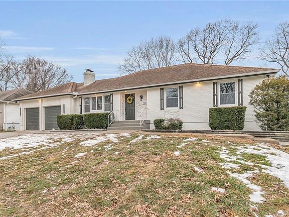 3rd image of 7412 Hardy Ave