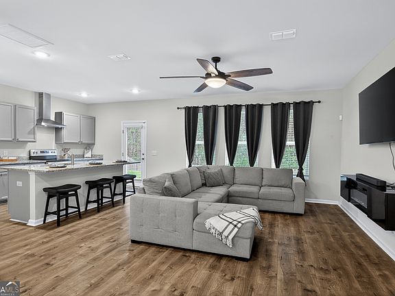 4th image of 312 Serengeti Blvd