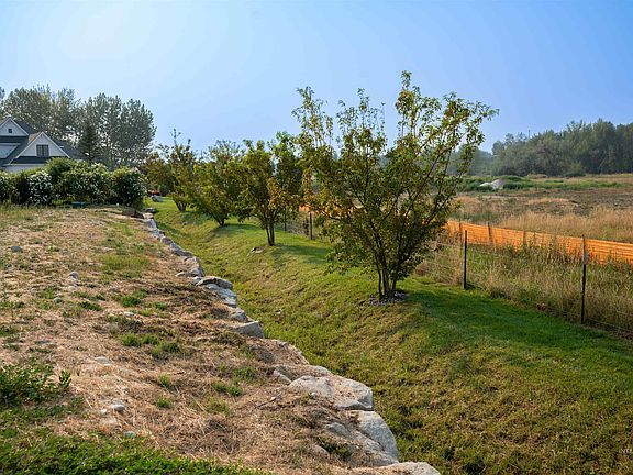 5th image of 1887 S Riparian Way