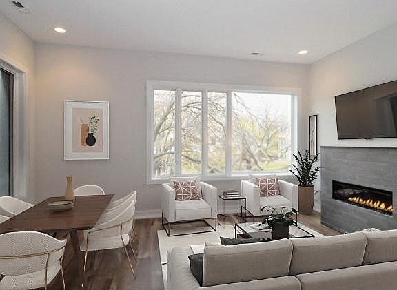 3rd image of 1425 N Leavitt St #1425/2