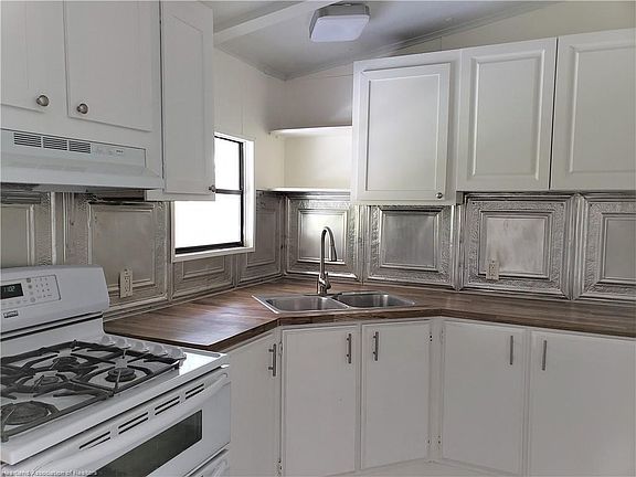 4th image of 501 River Dr