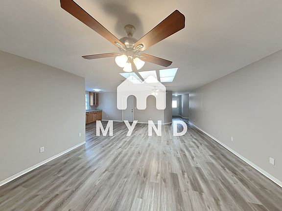 5th image of 1032 Willow Cove Ct E