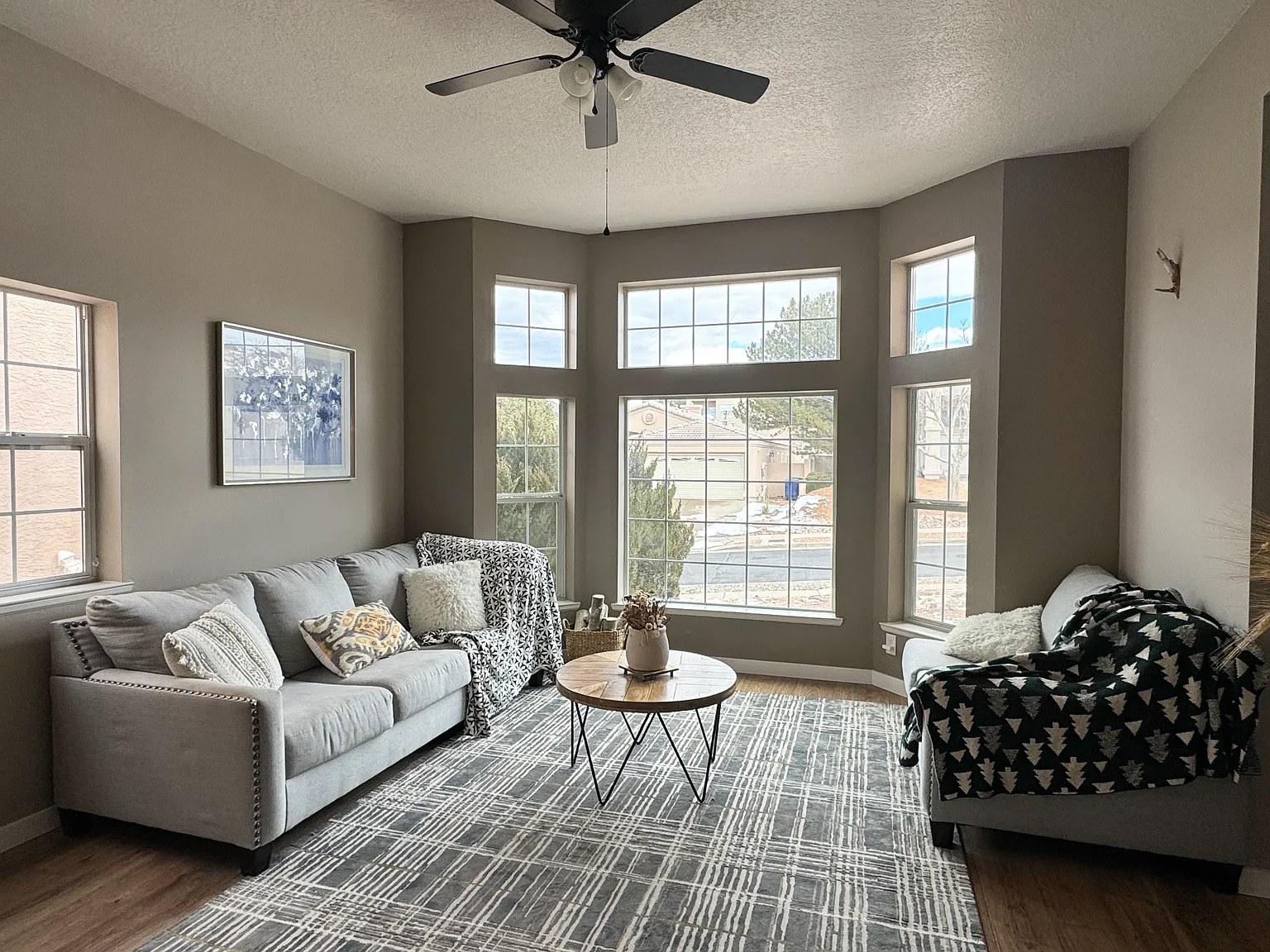 3 bed, 2322 sqft, $2,500 — Photo 3
