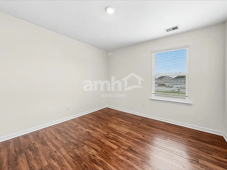 203 Bushwood Dr — Photo 16
