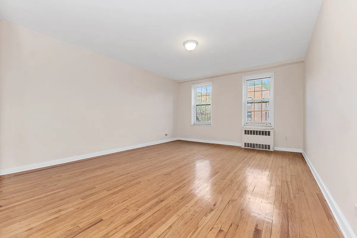 140-21 Burden Crescent — Photo 3