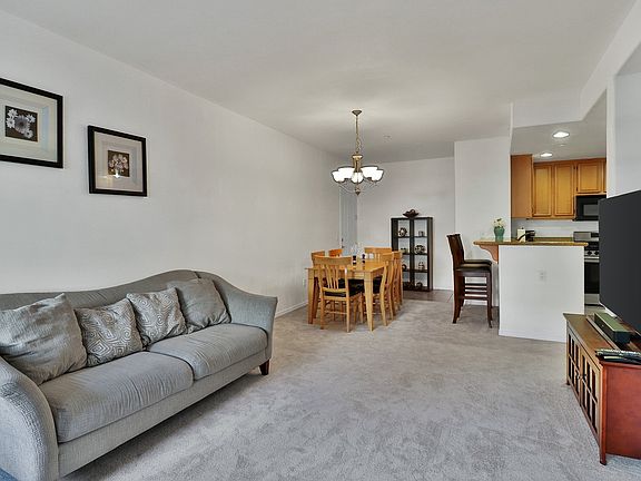 5th image of 208 Riverdale Ct APT 704