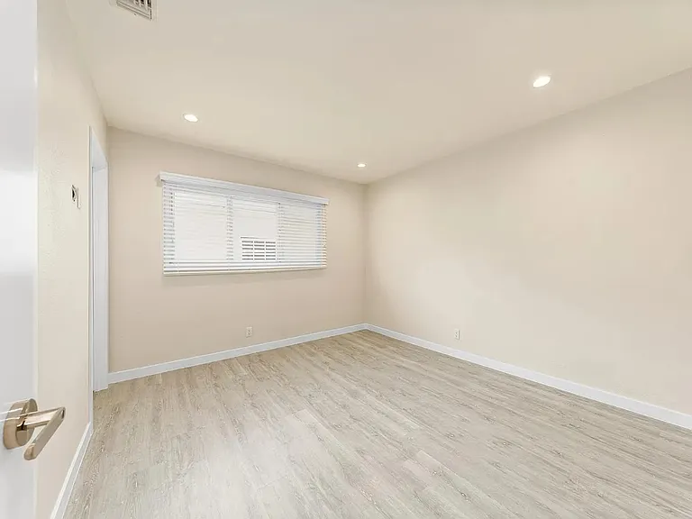 9588 W Olympic Blvd #5 — Photo 17