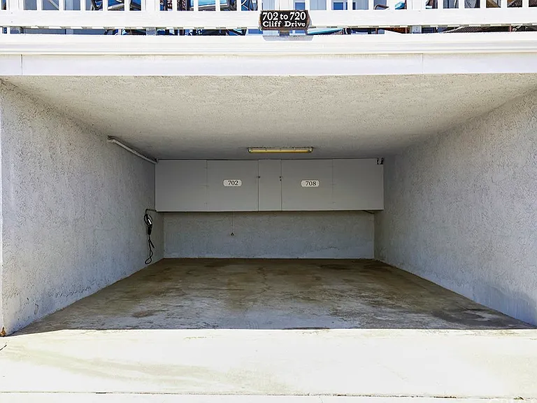 708 Cliff Dr — Photo 29