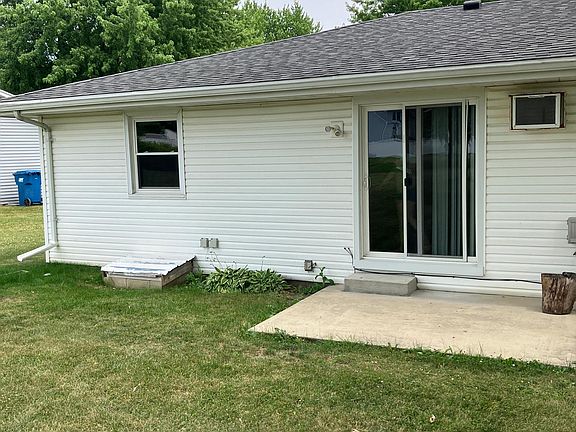 3rd image of 819 Edwin Dr #819