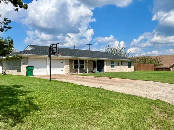 1211 E Boynton St, Hamilton, TX 76531