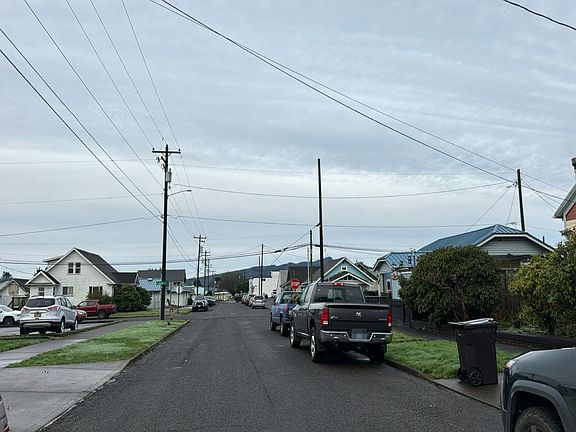 5th image of 2210 8th St
