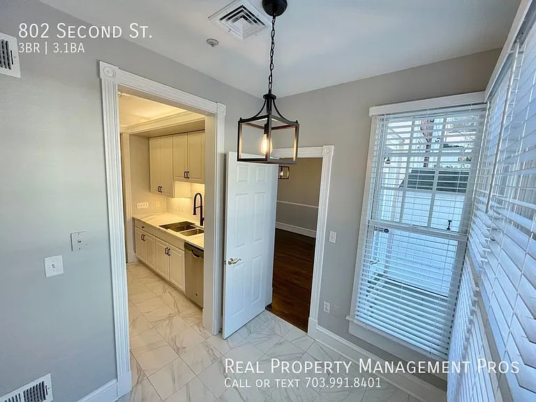 802 2nd St — Photo 13
