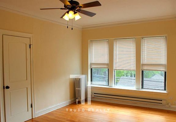3rd image of 4618 N Paulina St